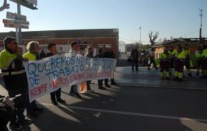 Mobilitzacions a l'estació de Vilanova en defensa dels 8 acomiadats