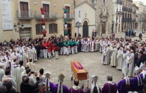 Multitudinari i emotiu últim adéu a Jaume Berdoy a Vilafranca. Bisbat