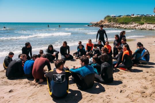 Neix a Sitges el primer projecte de surf terapèutic per a nens amb autisme. Més que Surf