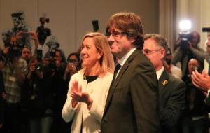 Neus Lloveras i Carles Puigdemont a Brussel·les. ACN