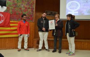 Paquita Pascual rep un emotiu homenatge dels Xicots de Vilafranca