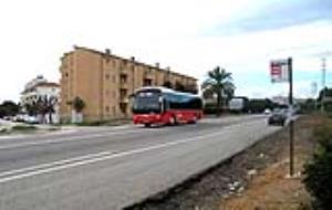 Parada de bus al costat de la N340. Eix