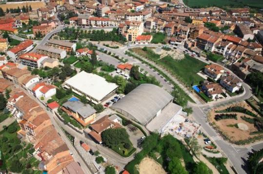 Pavelló Oliveras de la Riva de Sant Hipòlit de Voltregà. Eix