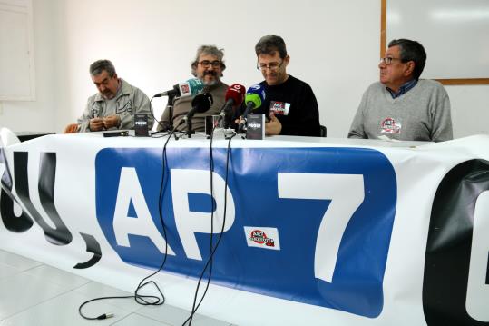 Pla general de la roda de premsa del moviment veïnal per una AP-7 gratuïta. ACN