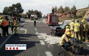 Pla general de l'accident frontal a la C-55, a l'alçada de Sant Mateu de Bages. Mossos d'Esquadra