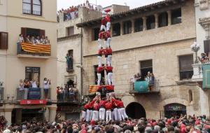 Pla general del 3 de 9 amb folre de la Colla Joves Xiquets de Valls descarregat a la diada de Sant Fèlix 2017