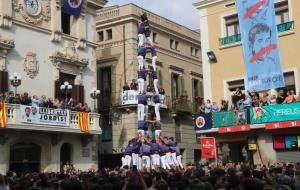 Pla general del 3 de 9 amb folre que els Capgrossos de Mataró han descarregat a la diada de Tots Sants de l'1 de novembre de 2017