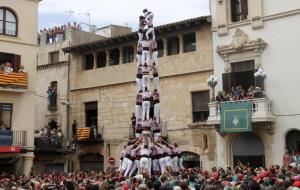 Pla general dels Minyons de Terrassa a punt de coronar el 3 de 9 amb folre a la diada de Sant Fèlix 2017