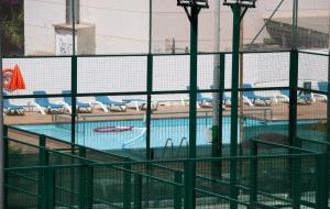 Pla general des d'una tanca de la piscina del Club Tennis Vilanova, on un nen de 10 anys ha mort ofegat durant el casal d'estiu el 22 de juny de 2017