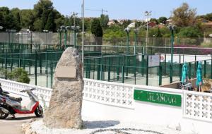 Pla general des d'una tanca de la piscina del Club Tennis Vilanova, on un nen de 10 anys ha mort ofegat durant el casal d'estiu el 22 de juny de 2017