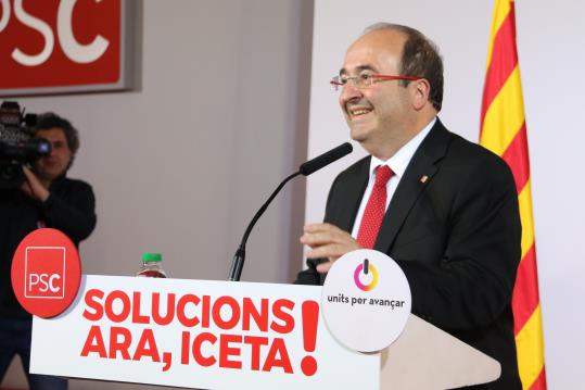 Pla mig del candidat del PSC el 21-D, Miquel Iceta, en roda de premsa a la seu del partit, el 21 de desembre de 2017. ACN