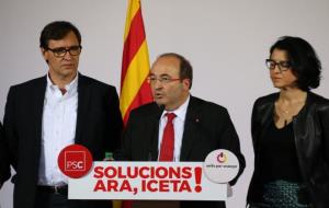 Pla mig del candidat del PSC, Miquel Iceta, acompanyat del secretari d'Organització, Salvador Illa, i la número dos per Barcelona, Eva Granados. ACN