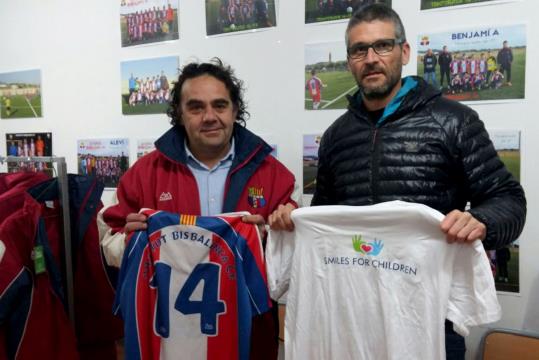 Presentació del acord entre Smiles for Children i la Joventut Bisbalenca CF. Eix