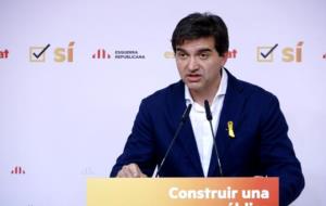 Primer pla del portaveu d'ERC, Sergi Sabrià, a la roda de premsa posterior a la reunió de la cúpula dels republicans. ACN