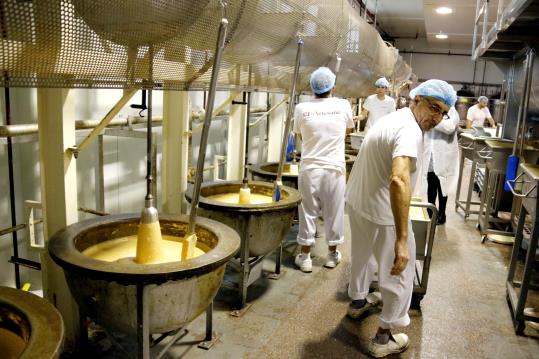 Procés de producció de torrons en una fàbrica de Xixona. ACN
