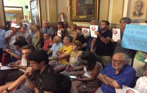 Protesta veïnal al ple de Vilanova contra la implantació de la zona verda a Ribes Roges