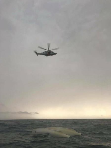 Rescaten a Calafell els tripulants d'un catamarà que va bolcar durant la tempesta. Ajuntament de Calafell