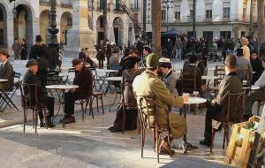 Rodatge de la sèrie d'Antonio Banderas sobre Picasso a la plaça de la Vila de Vilanova