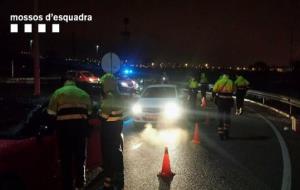 Se salta un control a la C-32 a Sitges, s’accidenta amb el cotxe i quadruplica la taxa d’alcoholèmia. Mossos d'Esquadra