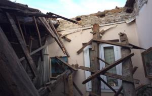 S’esfondra part de la teulada d’un edifici a Vilanova i la Geltrú sense causar ferits. Policia local de Vilanova