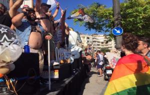 Sitges es queda petit amb la multitudinària celebració de l'Orgull LGBTI. EIX
