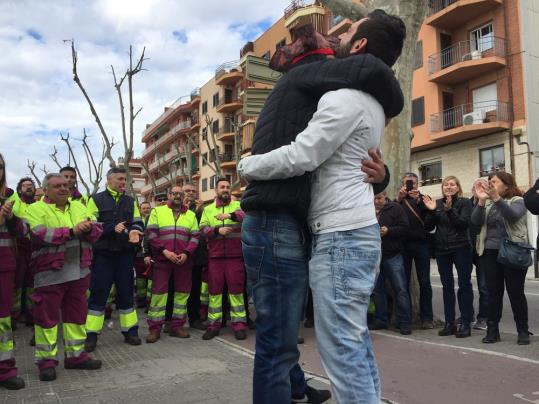 Solidaritat als tallers de Renfe, a Vilanova, amb els vuit acomiadats fa una setmana. EIX