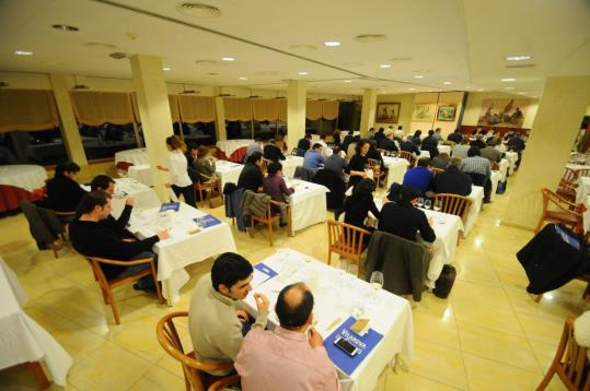 Tast de vins a ceguers al Restaurant Marejol. Eix