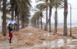 Temporal a la platja de Cubelles. Carles Castro