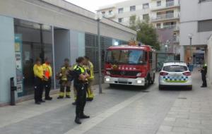 Un atac amb gas irritant obliga a tancar l'Oficina Jove i el Servei Català de Vilanova . EIX