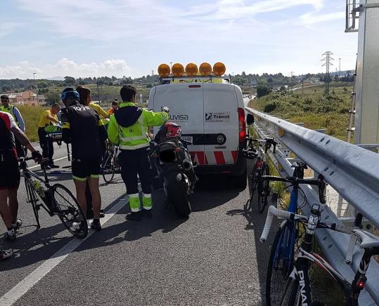 Un ciclista de 43 anys, ferit greu en un accident a la C-31 a Vilanova. Juan Antonio Ortiz