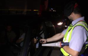 Un conductor passa el control d'alcoholèmia a l'autopista C-31. ACN