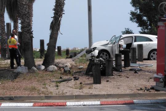 Un ferit en el xoc d'un vehicle contra una rotonda a la C-31 a Cubelles. ACN