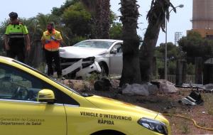 Un ferit en el xoc d'un vehicle contra una rotonda a la C-31 a Cubelles