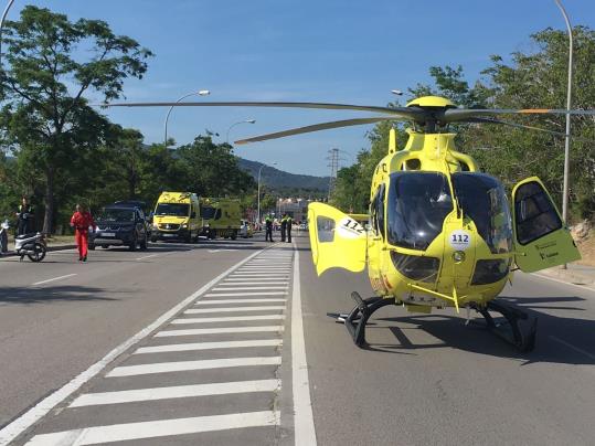 Un ferit greu en un accident a la ronda Europa de Vilanova. Policia local de Vilanova