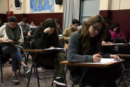 Un grup d'alumnes d'ESO, el dia de les proves de competències bàsiques. ACN