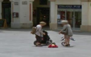 Una vilafranquina arrassa a Twitter pel que ha descobert a la plaça de la Vila amb Google Maps