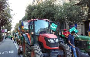 Unió de Pagesos demana estacionar els tractors a les places dels pobles dimarts amb motiu de l'aturada general. Unió de Pagesos