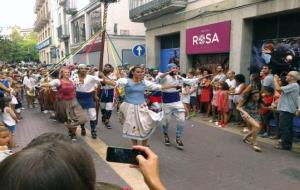 Vilafranca impulsa la segona campanya de col·locació de lones per protegir els aparadors per festa major. Ajuntament de Vilafranca