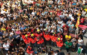 Vilanova i la Geltru. Milers de persones tornen a sortir al carrer aquesta tarda en concentracions davant dels ajuntaments