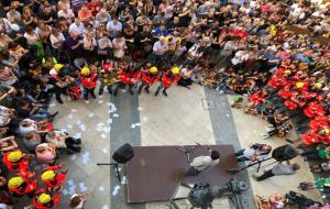 Vilanova i la Geltru. Milers de persones tornen a sortir al carrer aquesta tarda en concentracions davant dels ajuntaments