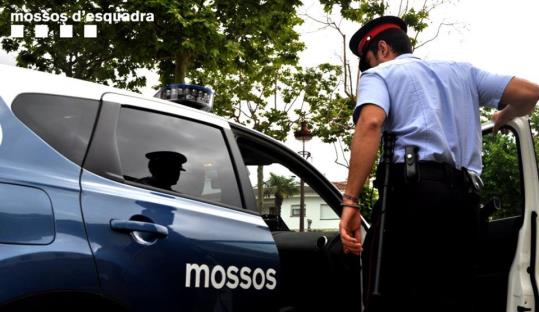 A presó un home investigat per vuit robatoris amb violència i intimidació al Baix Llobregat i el Garraf. Mossos d'Esquadra