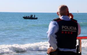 Acaba sense resultats el tercer dia de recerca de l’home desaparegut a la platja de Sitges