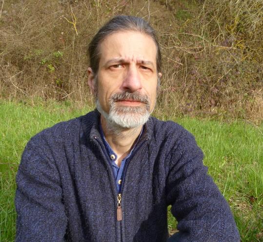 “Ulls de glaç”. Poesia i viatge com a espais de creativitat i memòria, a càrrec de Jordi Solà Coll