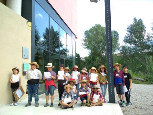 Alumnes de l'escola JJ Ràfols de Torrelavit esdevenen guies del Centre d'Interpretació de l'Aigua. Ajuntament de Torrelavit