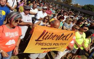 Cadena humana a Vilanova i la Geltrú per commemorar l'1-O