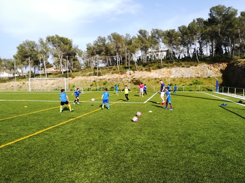 Camp municipal de futbol de Canyelles. Eix