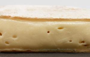 Carrefour retira una partida de formatge tipus Reblochon després de set intoxicacions alimentàries a França. EIX