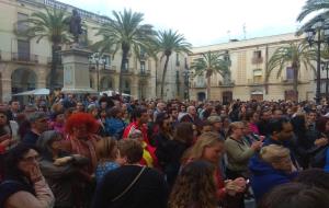 Centenars de persones es concentren a Vilanova en rebuig a la sentència de 'La Manada'
