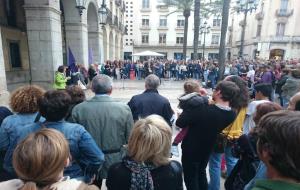 Centenars de persones es concentren a Vilanova i la Geltrú en rebuig a la sentència de 'La Manada'