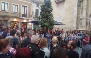 Centenars de persones es concentren al Vendrell en rebuig a la sentència de 'La Manada'